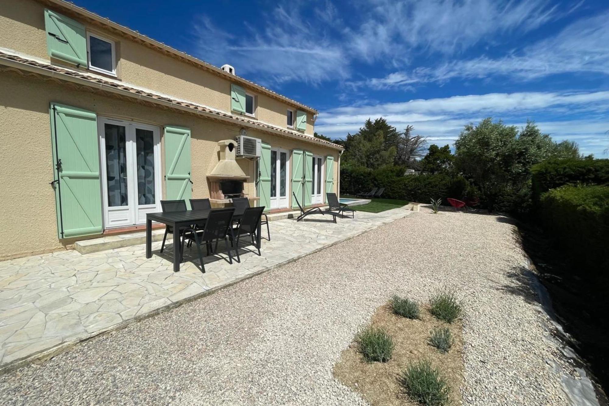 Beautiful And Spacious House Near The Sea Hébergement de vacances